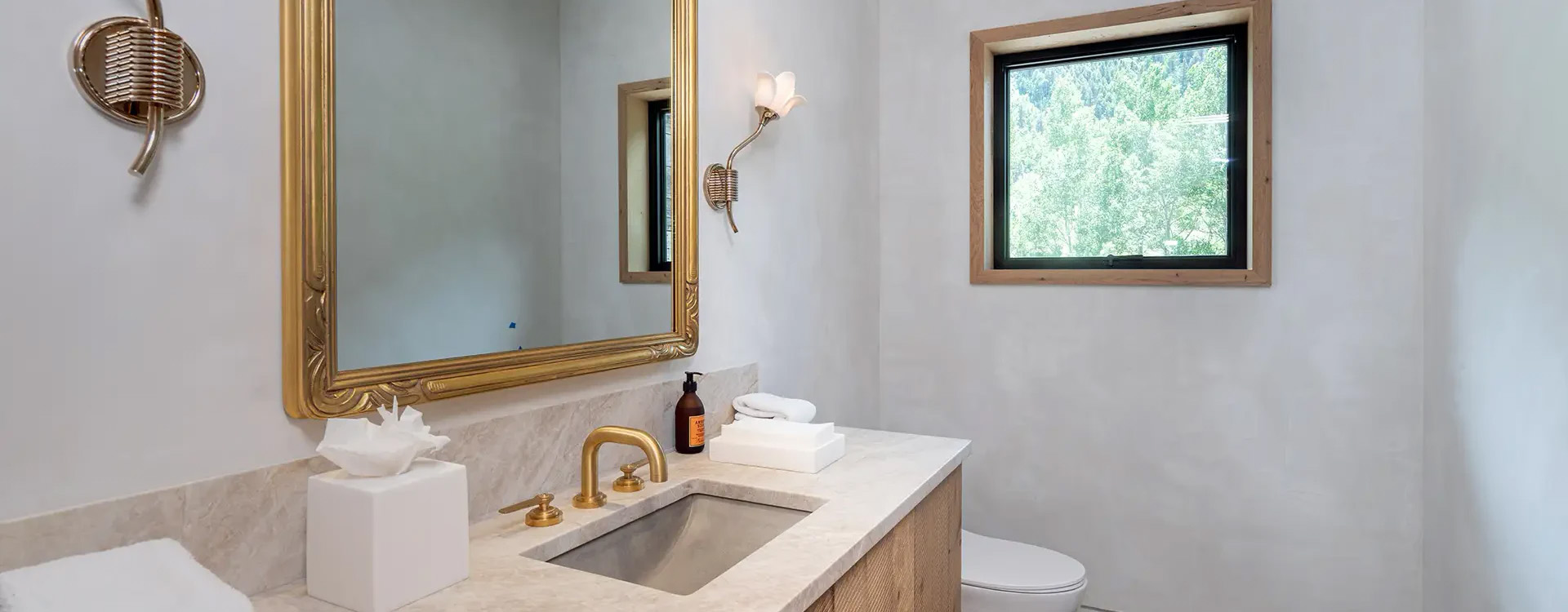 12-waters-edge-telluride-powder-room