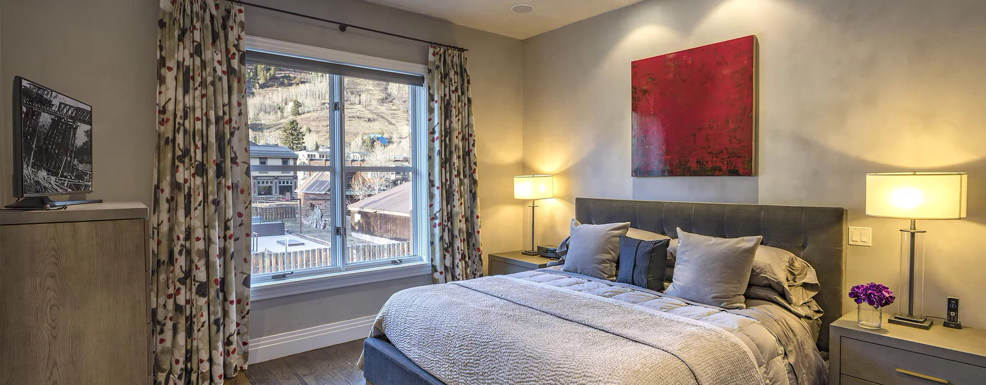 13-telluride-modern-willow-master-bedroom-view