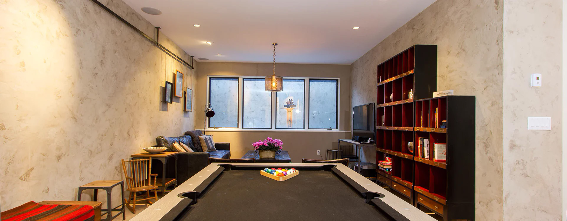 2.4-telluride-lorien-media-game-room2-pool