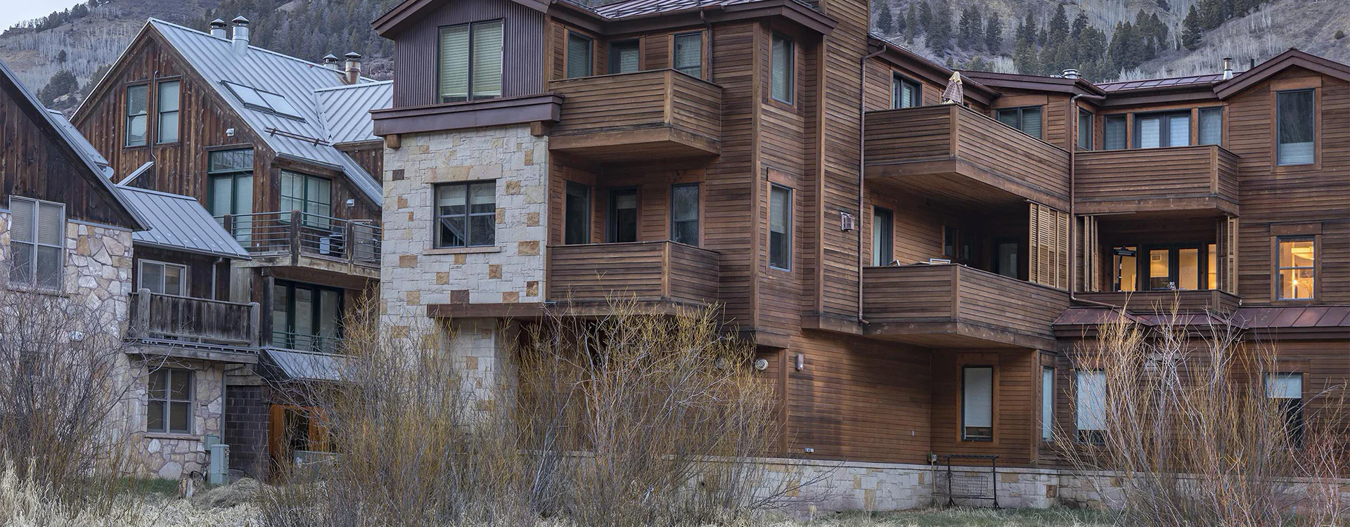 20-telluride-modern-willow-exterior-glow