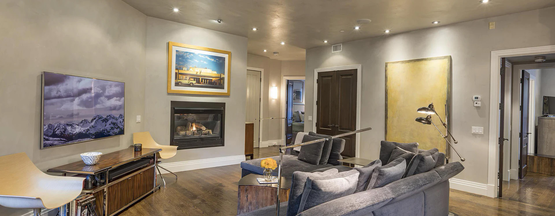 4-telluride-modern-willow-living-room-reverse-wide