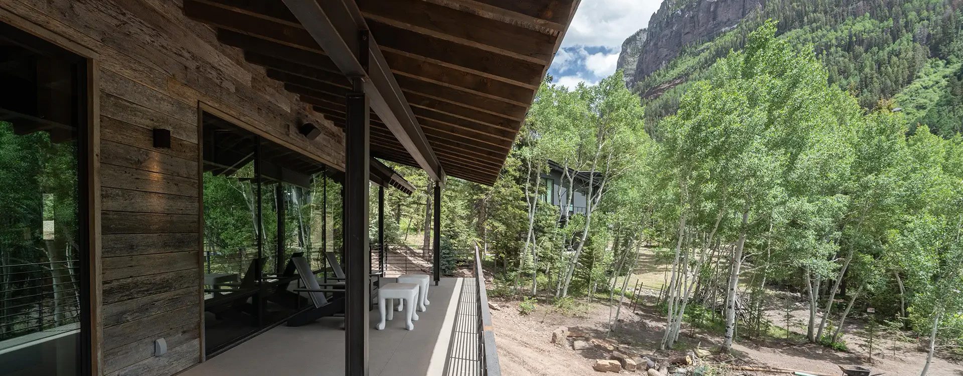 4.0-waters-edge-telluride-living-room-porch-deck1