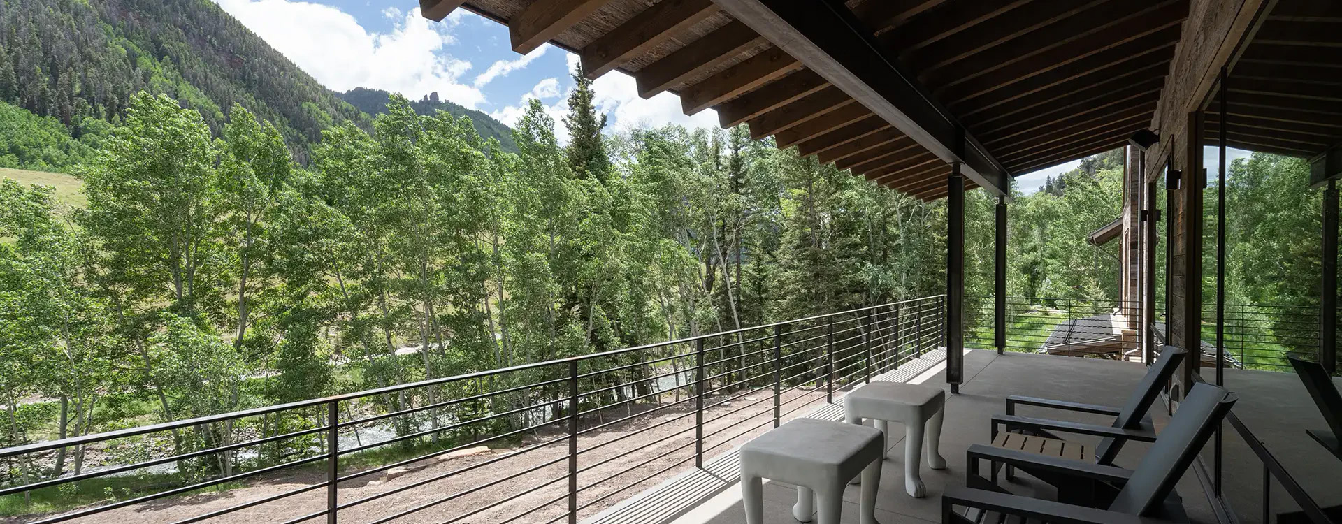 4.2-waters-edge-telluride-living-room-porch-deck2