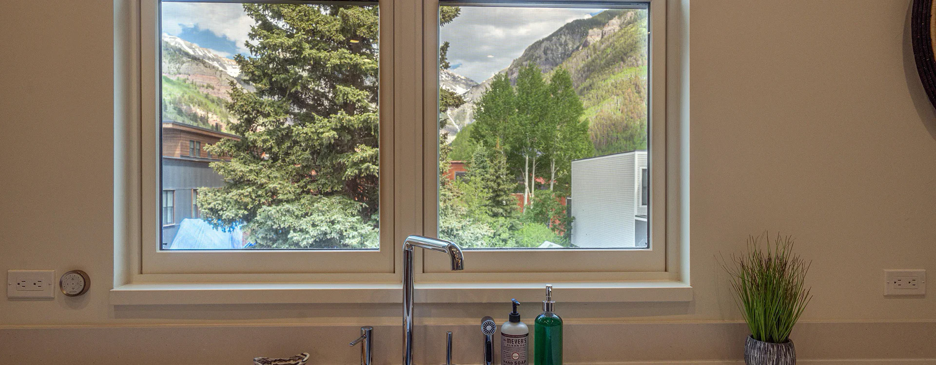 4.5-fir-house-telluride-kitchen3