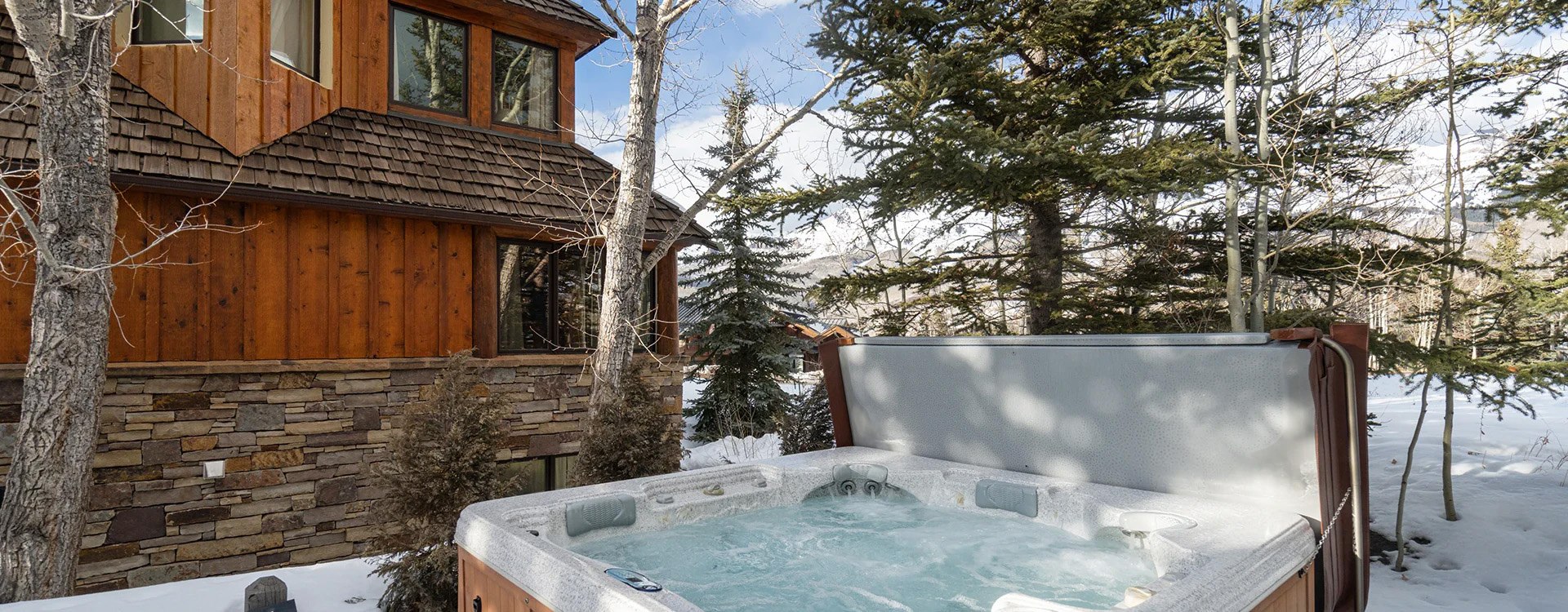 4.5-mountain-village-vacation-rental-satisfaction-hot-tub1