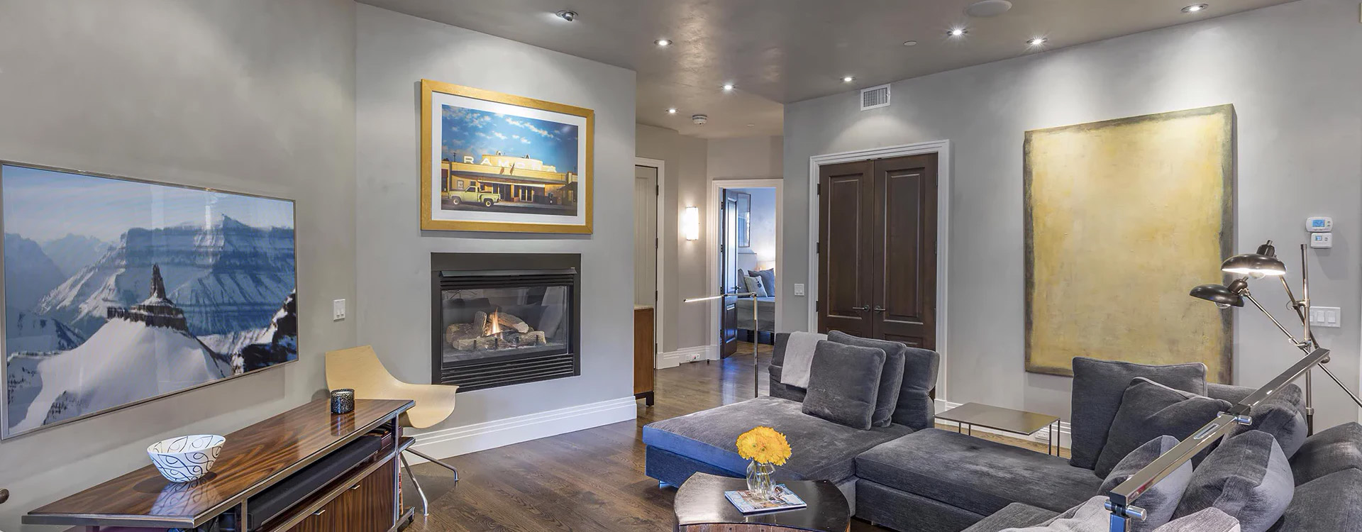 5-telluride-modern-willow-living-room-reverse-fire-tv