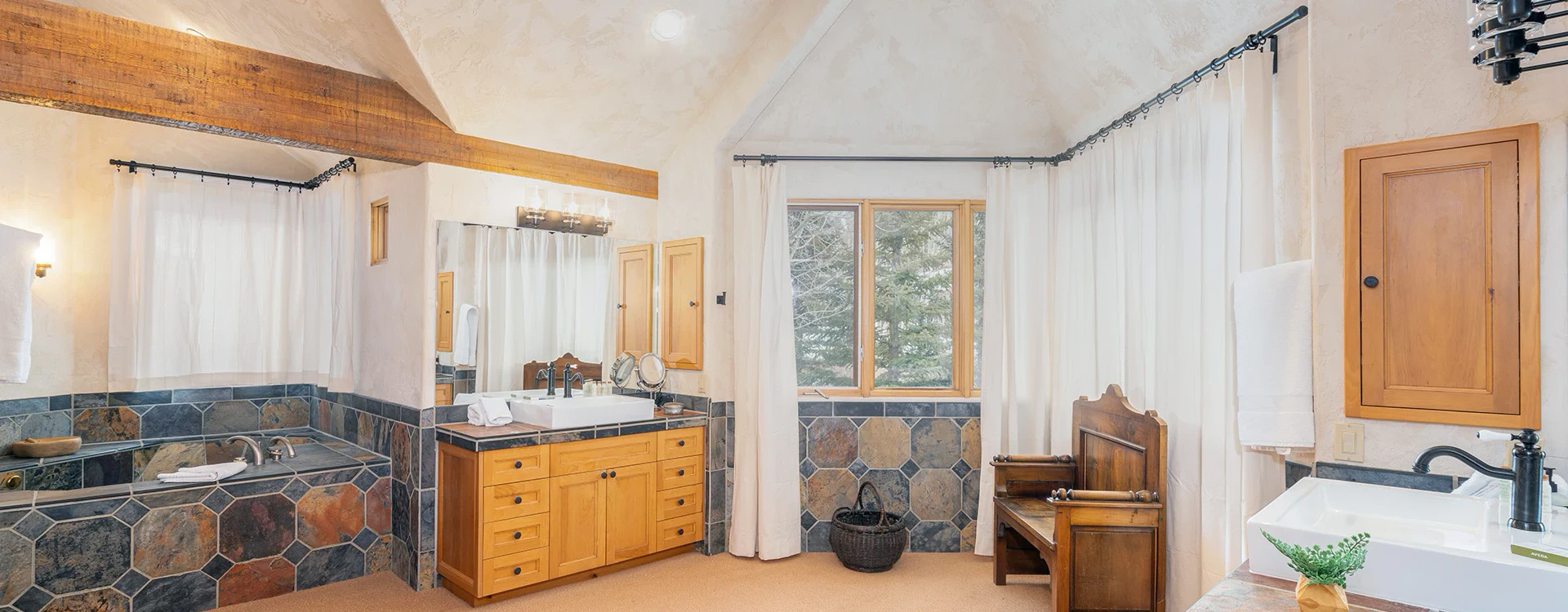 5.4-mountain-village-vacation-rental-satisfaction-primary-suite-bathroom2