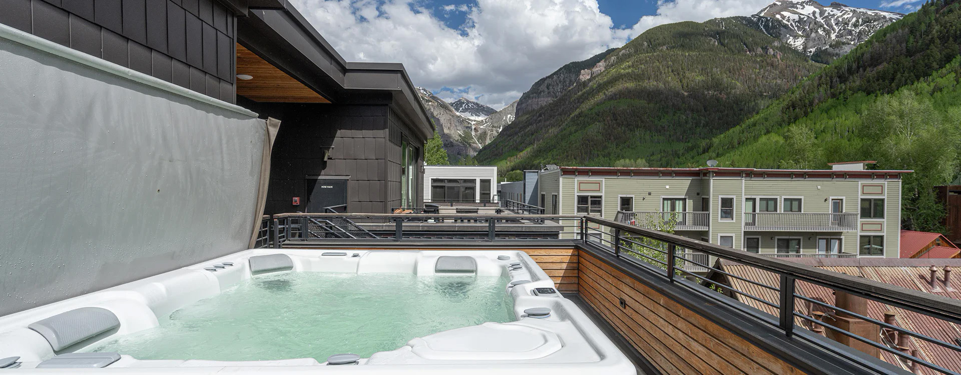 5.6-fir-house-telluride-hot-tub