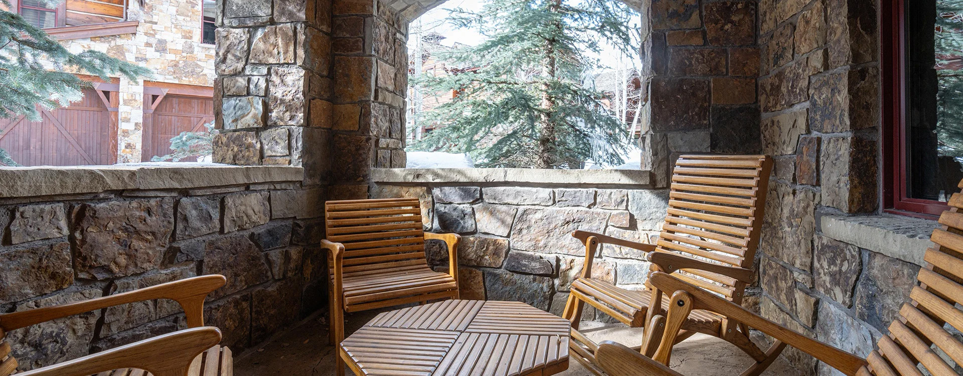 7.1-mountain-village-elkstone-retreat-patio