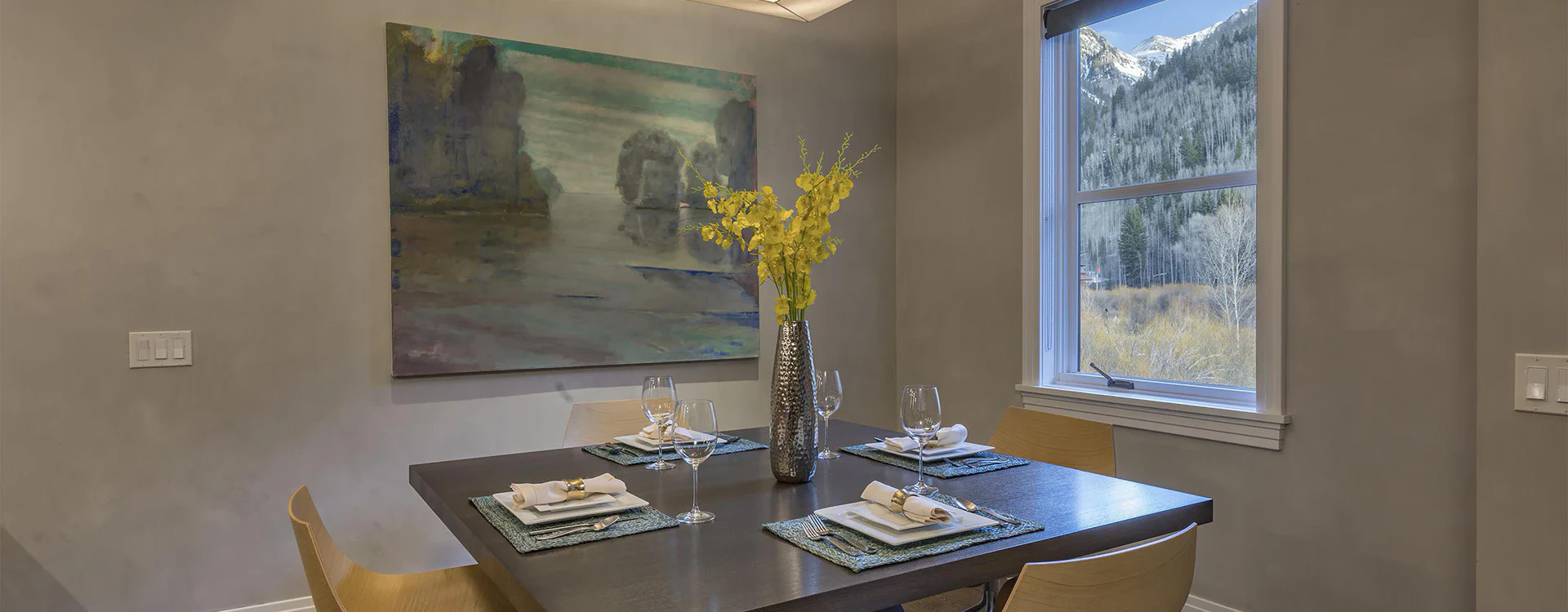 8-telluride-modern-willow-dining-room-view