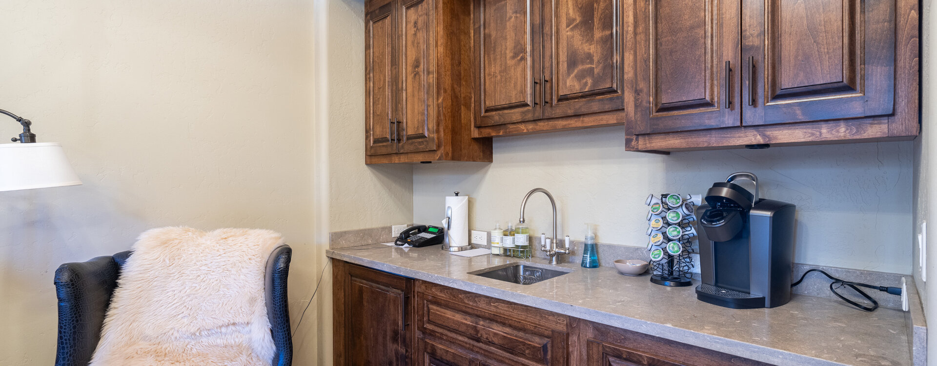 sundance lookout guest suite wet bar