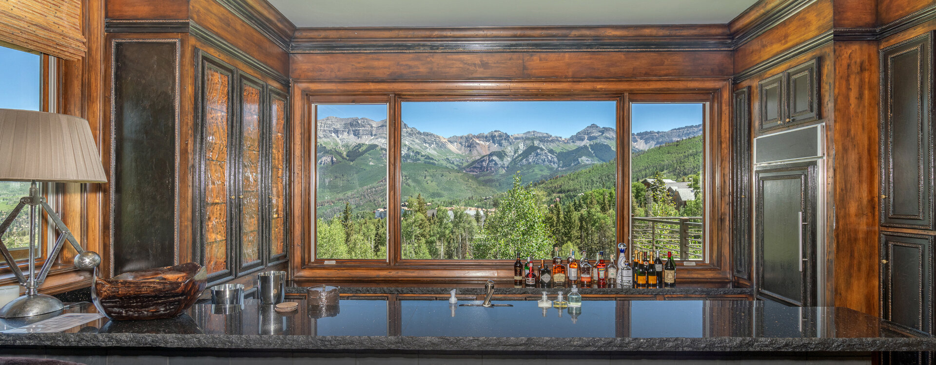 sundance lookout lower living room bar