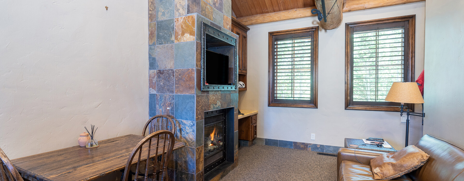 sundance lookout guest suite sitting area